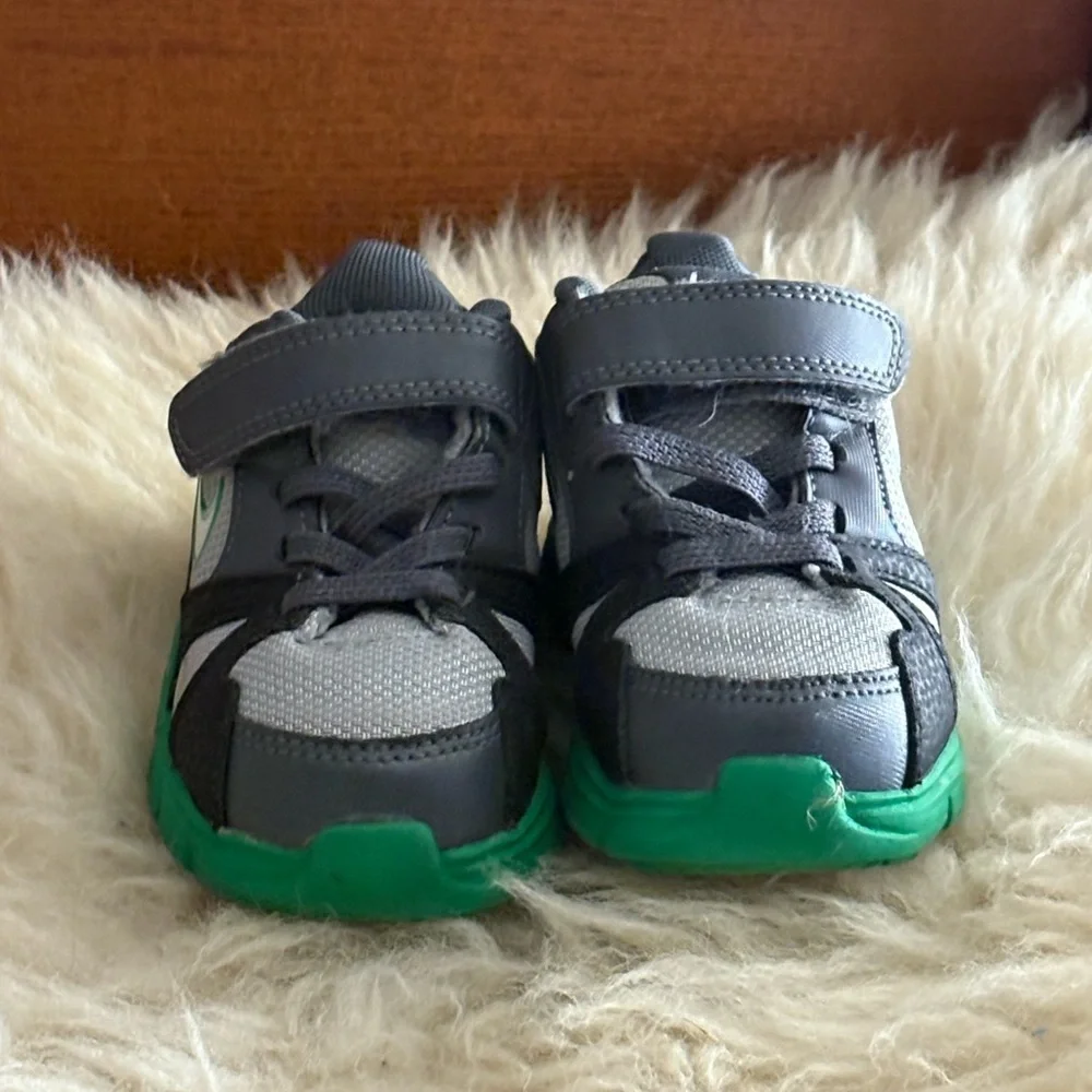 Nike Kids Fusion ST 2 Hook and Loop Hard Sole Sneakers